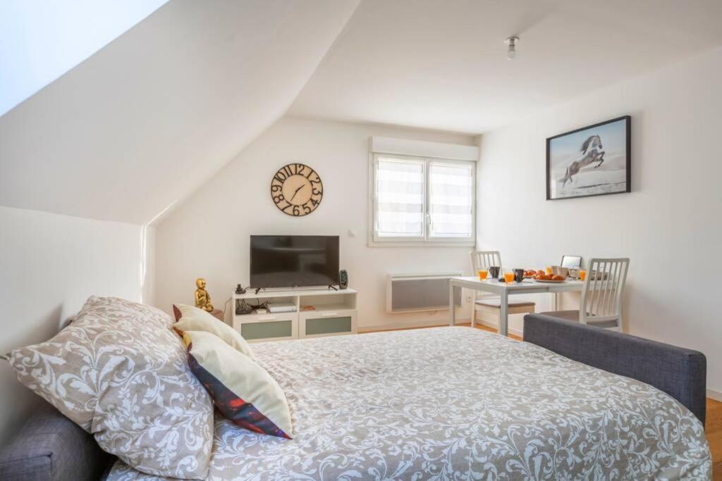 Grand Confort, Appartement Osny Esterno foto