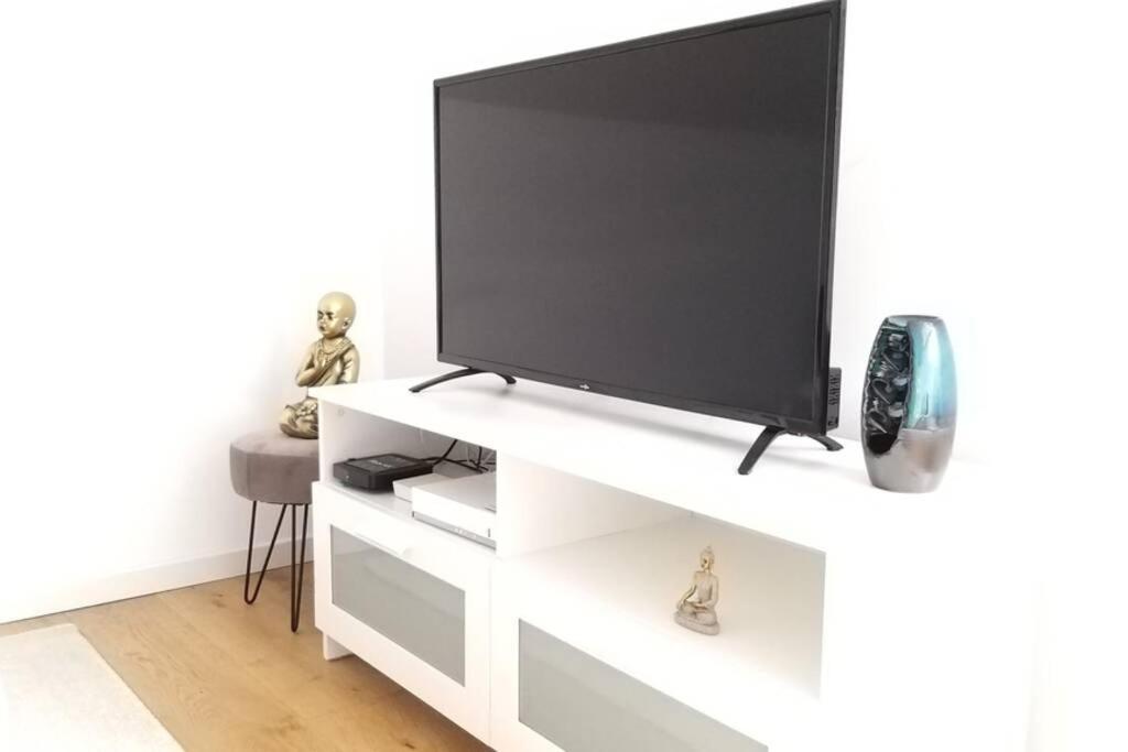 Grand Confort, Appartement Osny Esterno foto